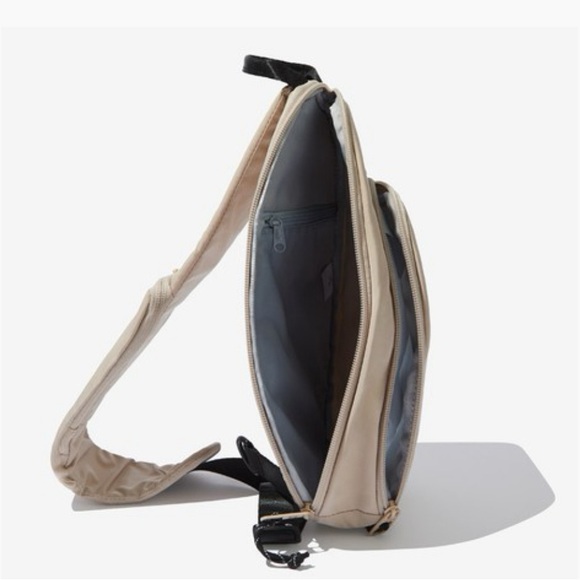 NEW! Puma myriad sling bag - Picture 3 of 7